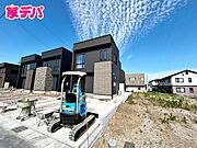 住宅ローンにご不安のあるお客様も、まずはお気軽にご相談下さい。お客様に最適な資金計画と金融機関をご案内いたします。（右側）