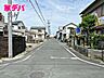 外観：前面道路：北東側約6ｍ幅