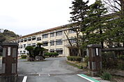 国府小学校（130m）