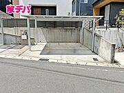 カーポート付きで大切なお車を雨から守ります