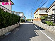 西側前面道路