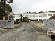 西浦小学校（870m）