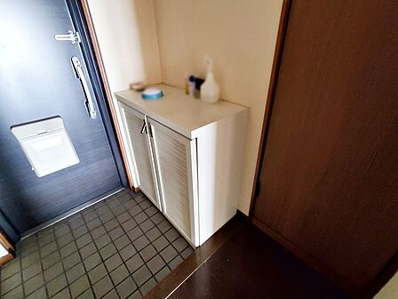 【シューズボックス】 備え付けのシューズボックスなので玄関ホールとも馴染んでとてもスッキリ!