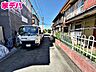 外観：静かな住宅街で車通りも比較的少なく、毎日の車の出し入れもスムーズ。駐車や切り返しもしやすく、ゆとりを持って運転できるので、毎日快適にお使いいただけます。 