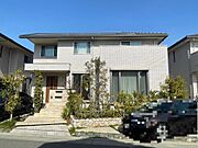 芦屋・涼風町。築浅パナソニックホームズ施工の上質邸宅。61坪のゆとりある敷地に佇む、2021年築・軽量鉄骨造の美邸。南向きの明るさと、整った街並みに調和する端正な外観。