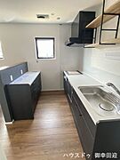 ■□■キッチン■□■キッチンには収納がこんなに沢山！！用途に合わせた様々な収納がついているので、食器棚を設置しなくてもいいかもしれません♪