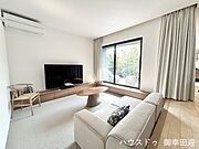 ■安らぎと笑顔の中心地■陽光が優しく降り注ぎ、会話が自然と弾む。ここでは、毎日が特別な時間へと変わります。