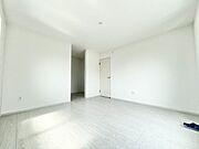 ■□■2階12帖洋室■□■ウォークインクローゼット付きのゆとりあるこちらのお部屋は、ご夫婦の主寝室としておすすめです♪