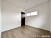 ■2階4.5帖洋室■寝室、書斎、趣味の部屋。家族の成長やライフスタイルに合わせ、様々な使い方ができる快適な空間です。