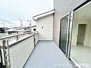 ■□■バルコニー■□■物干しフックが備え付けのバルコニー！陽もしっかり当り天気の良い日にはお洗濯物もいっぱい干せますね！