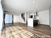 ■安らぎと笑顔の中心地■陽光が優しく降り注ぎ、会話が自然と弾む。ここでは、毎日が特別な時間へと変わります