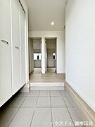 ■「しまう」が叶える美しい玄関■大容量のシューズボックスがあることでいつも整理された、気持ちの良い「家の顔」を保てます。