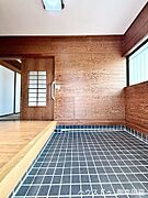 ■「しまう」が叶える美しい玄関■大容量のシューズボックスがあることでいつも整理された、気持ちの良い「家の顔」を保てます。
