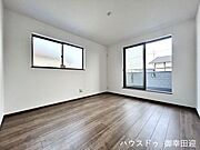 ■2階7.25帖洋室■心からリラックスできる静けさ、上質な眠りで、毎日をリセットします。明日への活力を養う空間です。
