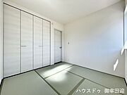 ■1階4.5帖和室■ゲストをもてなし、昼寝や家事にも使える、畳のぬくもりが心地よい多目的万能スペース。