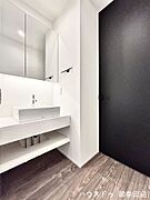 ■清々しいリフレッシュ空間■自分を磨き、気持ちを切り替える。心地よい光が差し込むプライベートスペース。