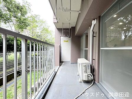 ■空の下の開放的な特等席■日光浴や読書、外の空気を感じながらリフレッシュ。暮らしを豊かにする、もう一つの心地よい空間です。