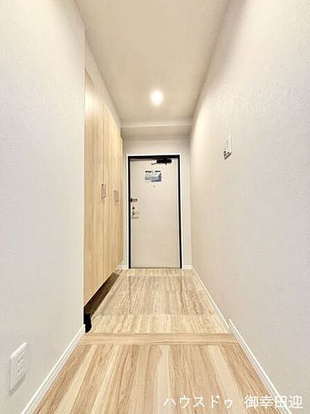 ■「ただいま」の安堵をくれる場所■訪れる人を迎え入れ、帰るたびにホッと一息つける、明るく機能的なエントランス。