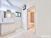 ■清々しいリフレッシュ空間■自分を磨き、気持ちを切り替える。心地よい光が差し込むプライベートスペース。