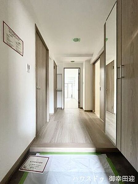 ■「しまう」が叶える美しい玄関■大容量のシューズボックスがあることでいつも整理された、気持ちの良い「家の顔」を保てます。