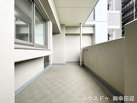 ■空の下の開放的な特等席■日光浴や読書、外の空気を感じながらリフレッシュ。暮らしを豊かにする、もう一つの心地よい空間です。
