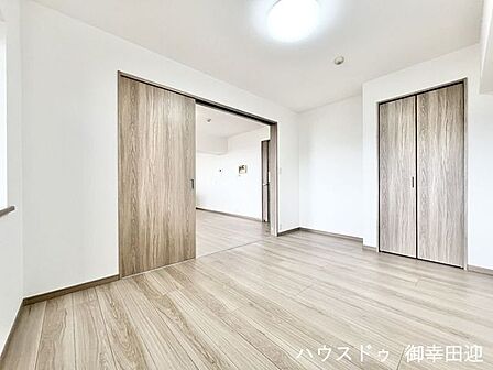 ■6.4帖洋室■心からリラックスできる静けさ、上質な眠りで、毎日をリセットします。明日への活力を養う空間です。