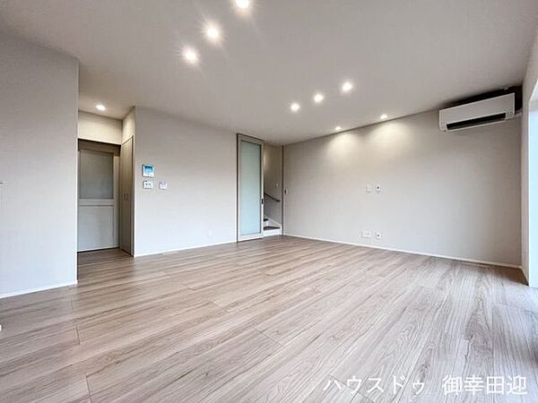 リビング/ダイニングを拡大表示