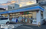 ローソン　松戸日暮店最寄駅よりは少し距離がありますが、駐車時も広く、ドライバーさんには立ち寄りやすい店舗。キレイに整理されていて品揃えもいいと思います。 600m