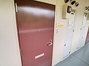 掲載写真は同型の左右反転の部屋を掲載しております。実際のお写真と仕様等が異なる場合、現況を優先とさせていただきます。