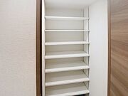掲載写真は空室の別部屋を掲載しております。実際のお部屋と仕様等が異なる場合、現況を優先とさせていただきます。
