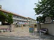 八幡小学校（750m）