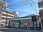 ファミリーマート（130m）