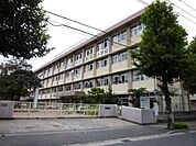 西田小学校（950m）