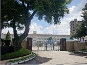 伊敷中学校（300m）
