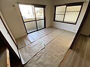 2面採光、日当たり良好の和室です☆