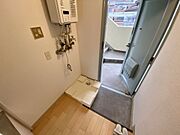 玄関の色が雰囲気があります。