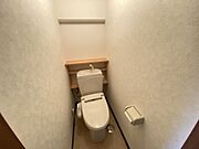 温水便座器付きです。
