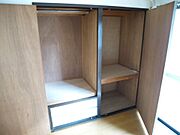 ハンガーパイプ付の収納です