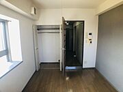 洋室6畳のお部屋です