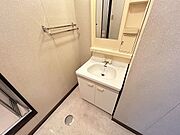 独立洗面台で朝の準備も安心ですね