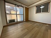 側面にも窓があります