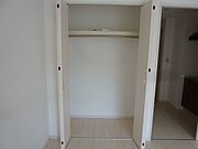 ハンガーパイプ付の収納です
