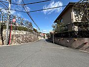 四季の移ろいを身近に感じることができる、緑豊かで静かな住環境です。
