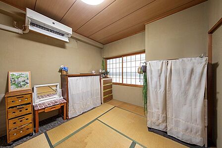 ■和室■約4.5帖の和室。窓があるため明るい光が差し込みます。寝室としても来客時にもおすすめです。