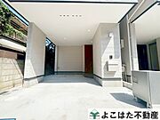 雨の日も濡れずに出入りできる便利なビルトインカースペース♪