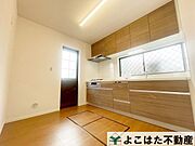 毎日使うキッチンだからこそこだわりたい！収納がたっぷりなので調理器具や調味料も出し入れしやすくお料理がはかどります。