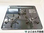 3口ガスコンロなので、煮物をしながら炒め物などの作業もスムーズにはかどります。お料理の効率が大幅にアップ。