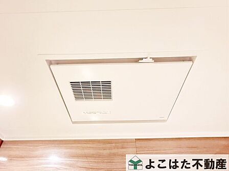 浴室暖房乾燥機が標準装備です。浴室が乾燥機に!雨の日や冬場も天気を気にせずいつでもお洗濯して大丈夫です。