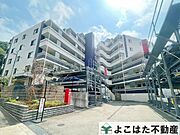 緑に囲まれた閑静な住宅地で、自然と調和したゆとりある暮らしを