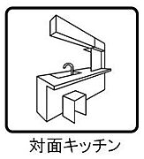 リビングとゆるやかにつながるカウンターキッチンは、家族との距離がぐっと縮まり、自然と会話が生まれる空間。できあがった料理をカウンター越しに手渡ししたり、暮らしの動線もスムーズ。